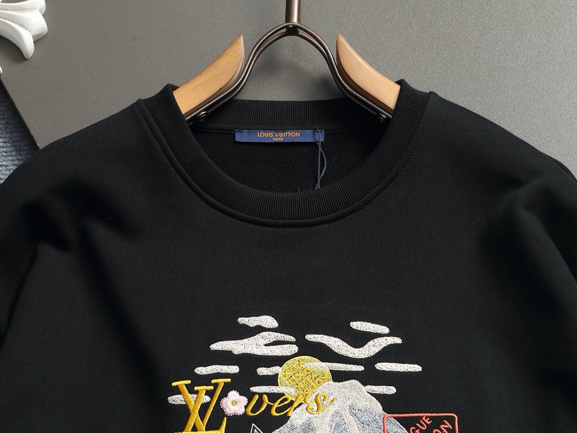 【LOUIS VUITTON】刺繍長袖 T シャツ