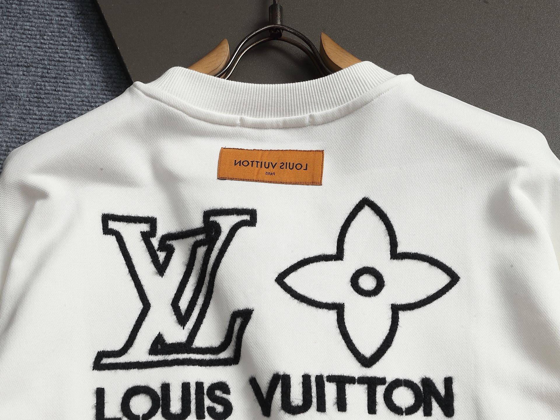【LOUIS VUITTON】刺繍長袖 T シャツ