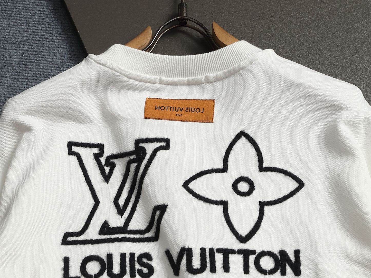 【LOUIS VUITTON】刺繍長袖 T シャツ