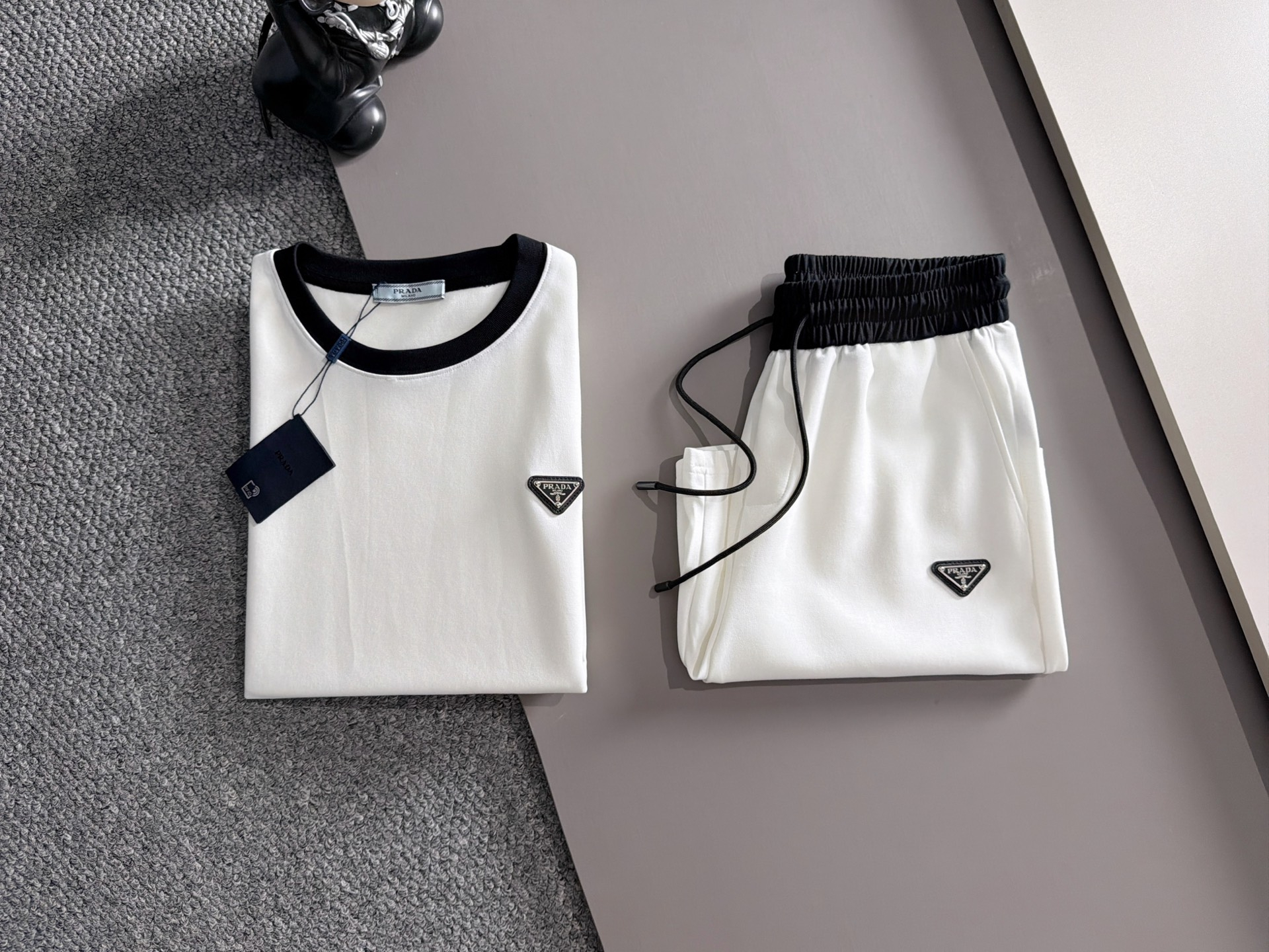 【PRADA】半袖T シャツショートパンツ セットアップ