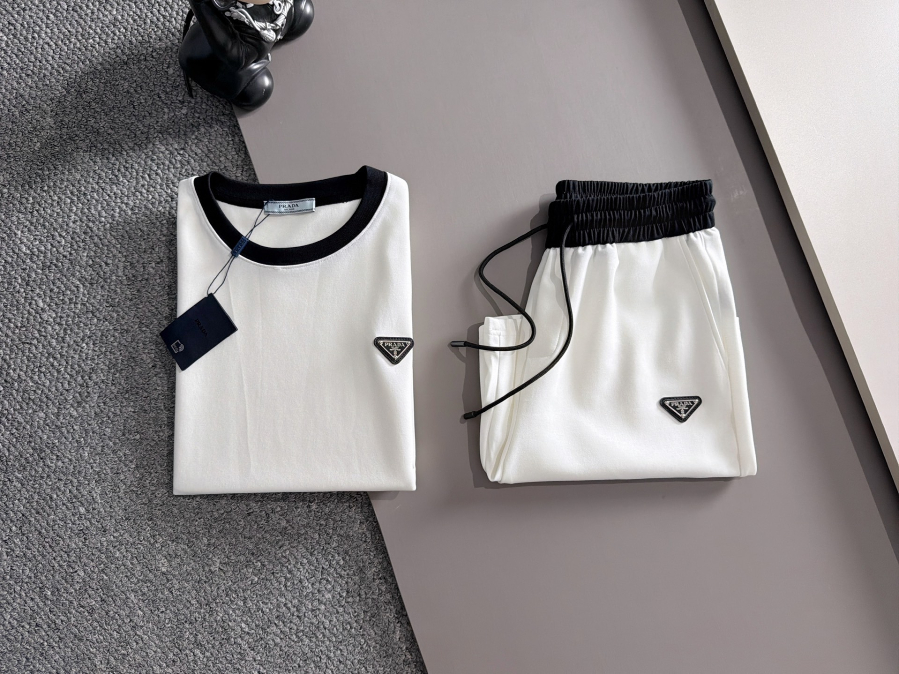 【PRADA】半袖T シャツショートパンツ セットアップ