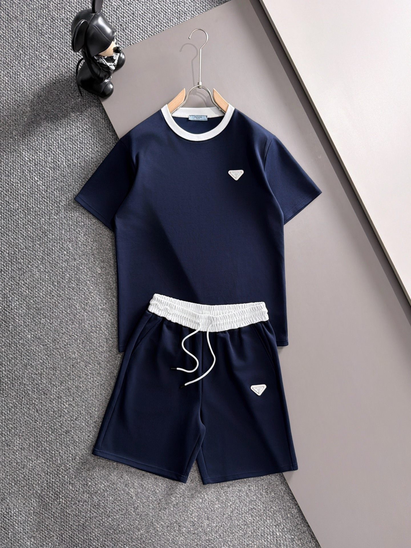 【PRADA】半袖T シャツショートパンツ セットアップ