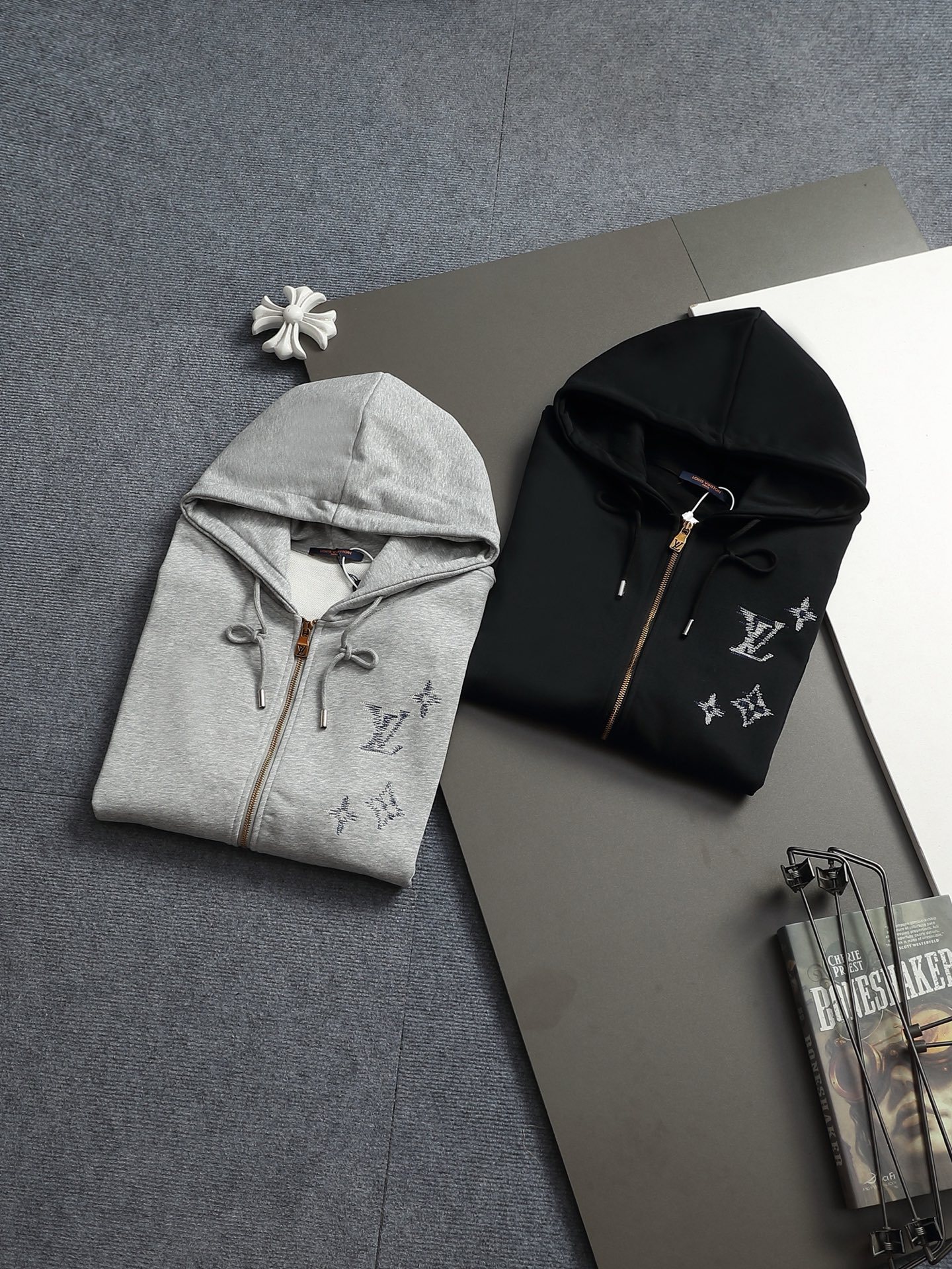 【LOUIS VUITTON】バーバリー パーカー