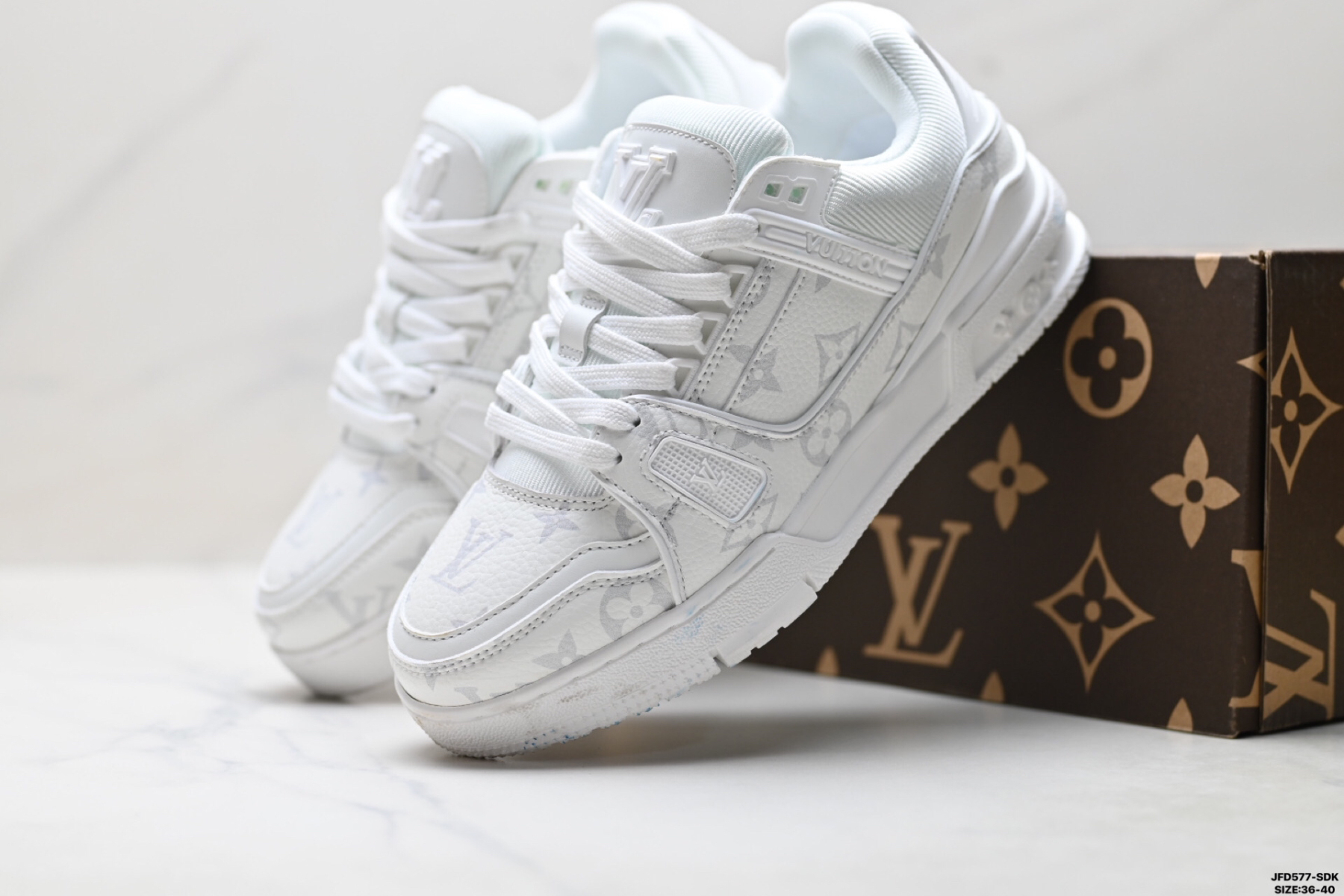 Louis Vuitton Trainer Sneaker Low スニーカー ホワイトモノグラム レザー