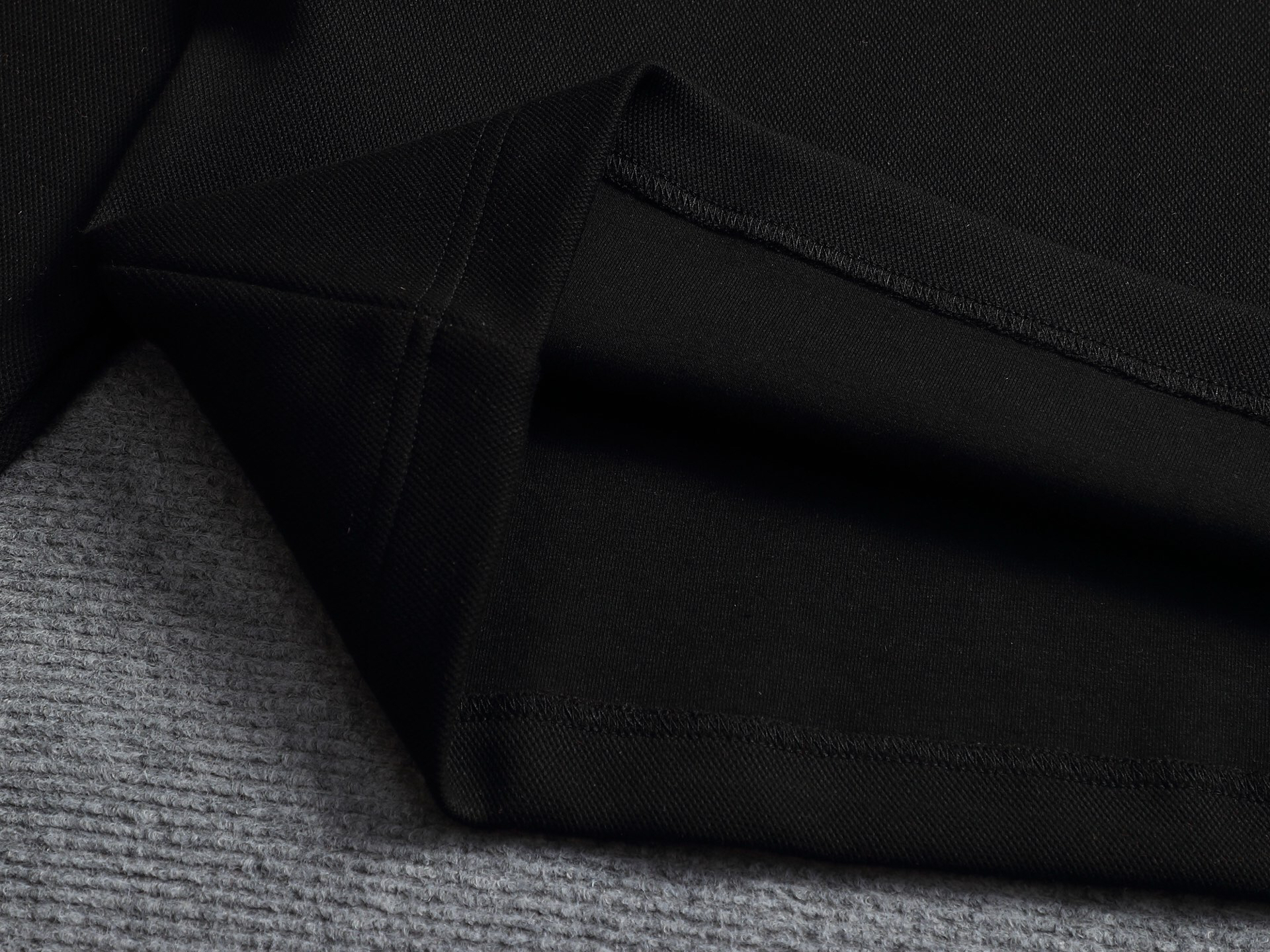 【MONCLER】刺繍長袖 T シャツ