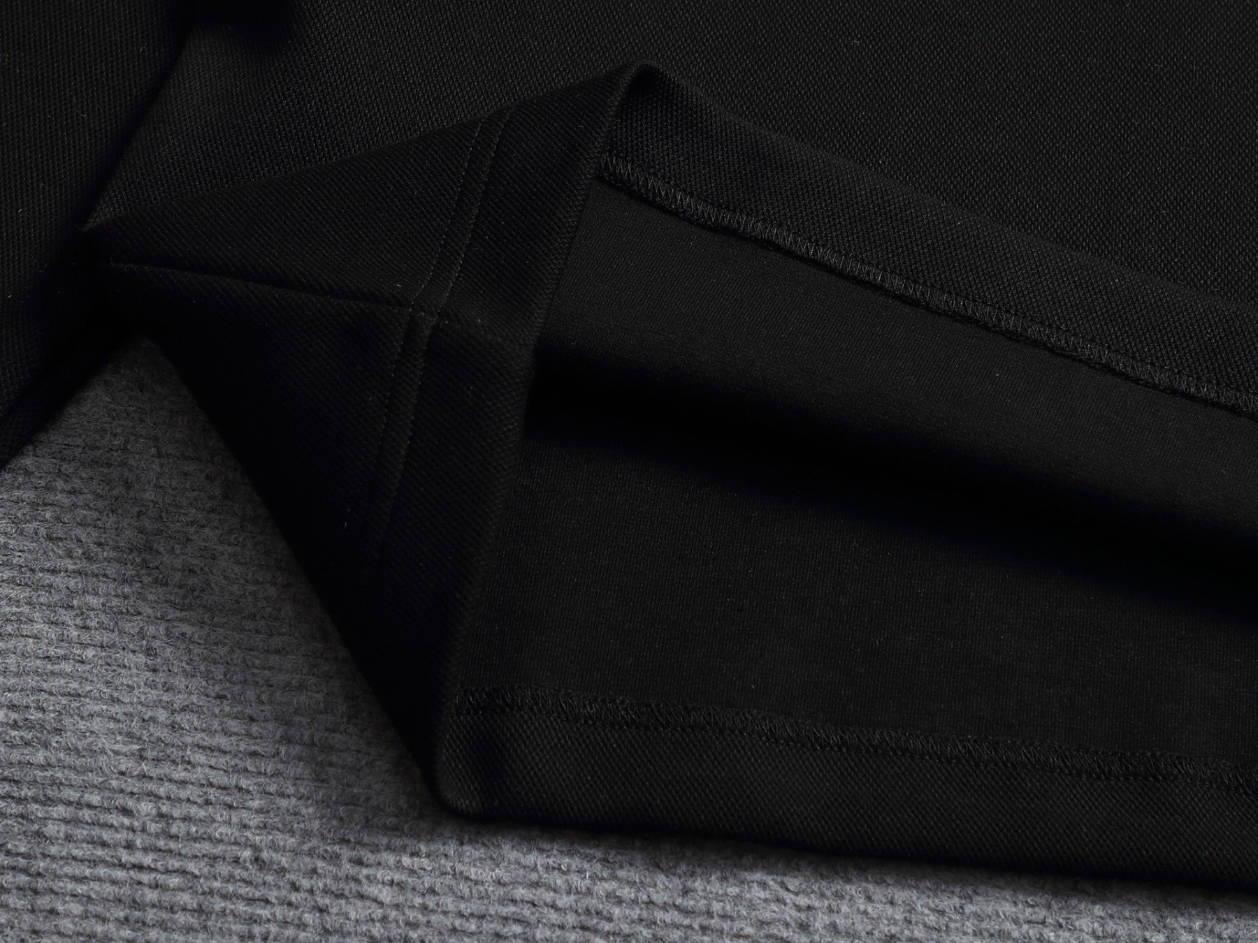 【MONCLER】刺繍長袖 T シャツ