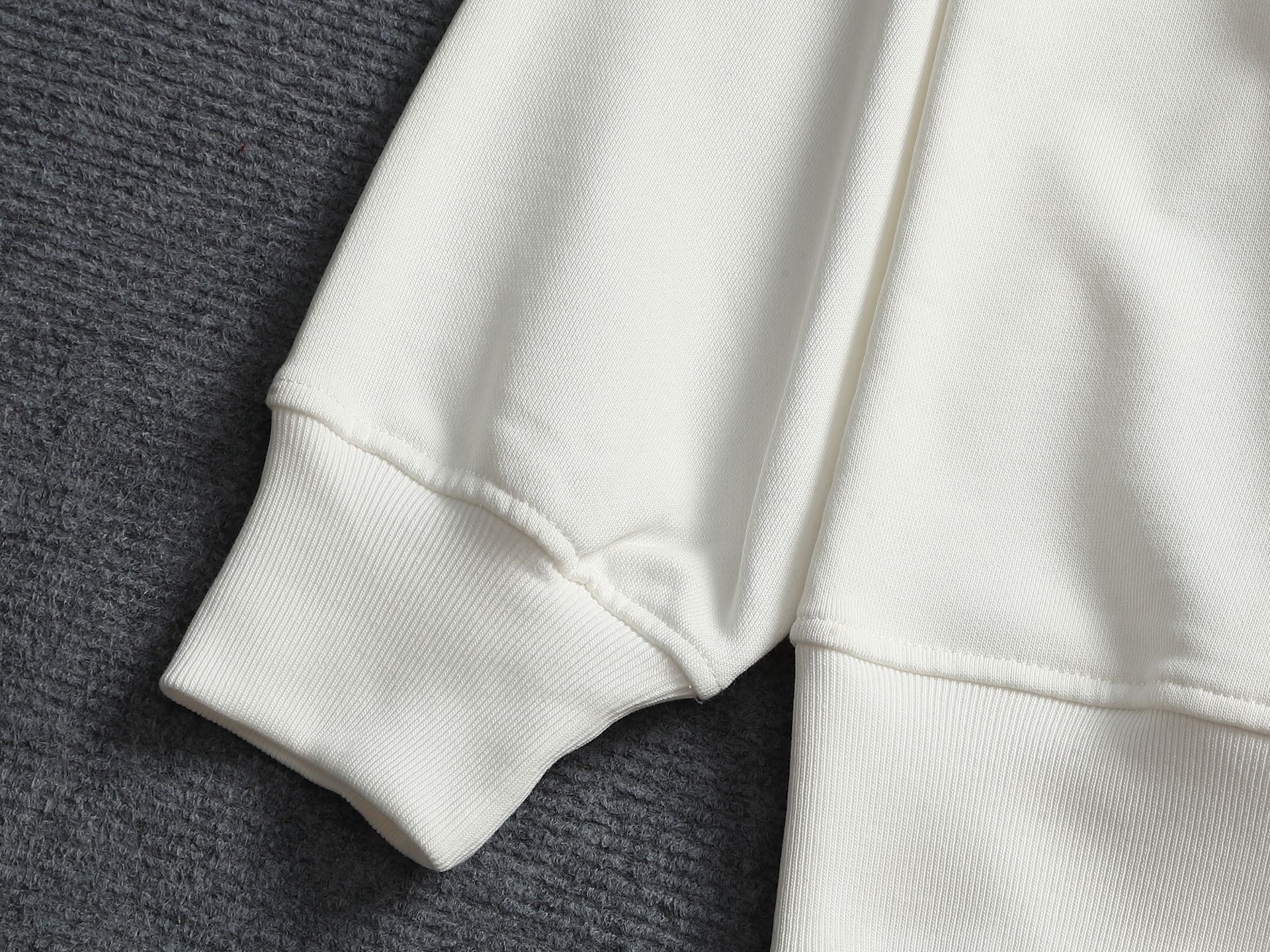 【LOUIS VUITTON】刺繍長袖 T シャツ