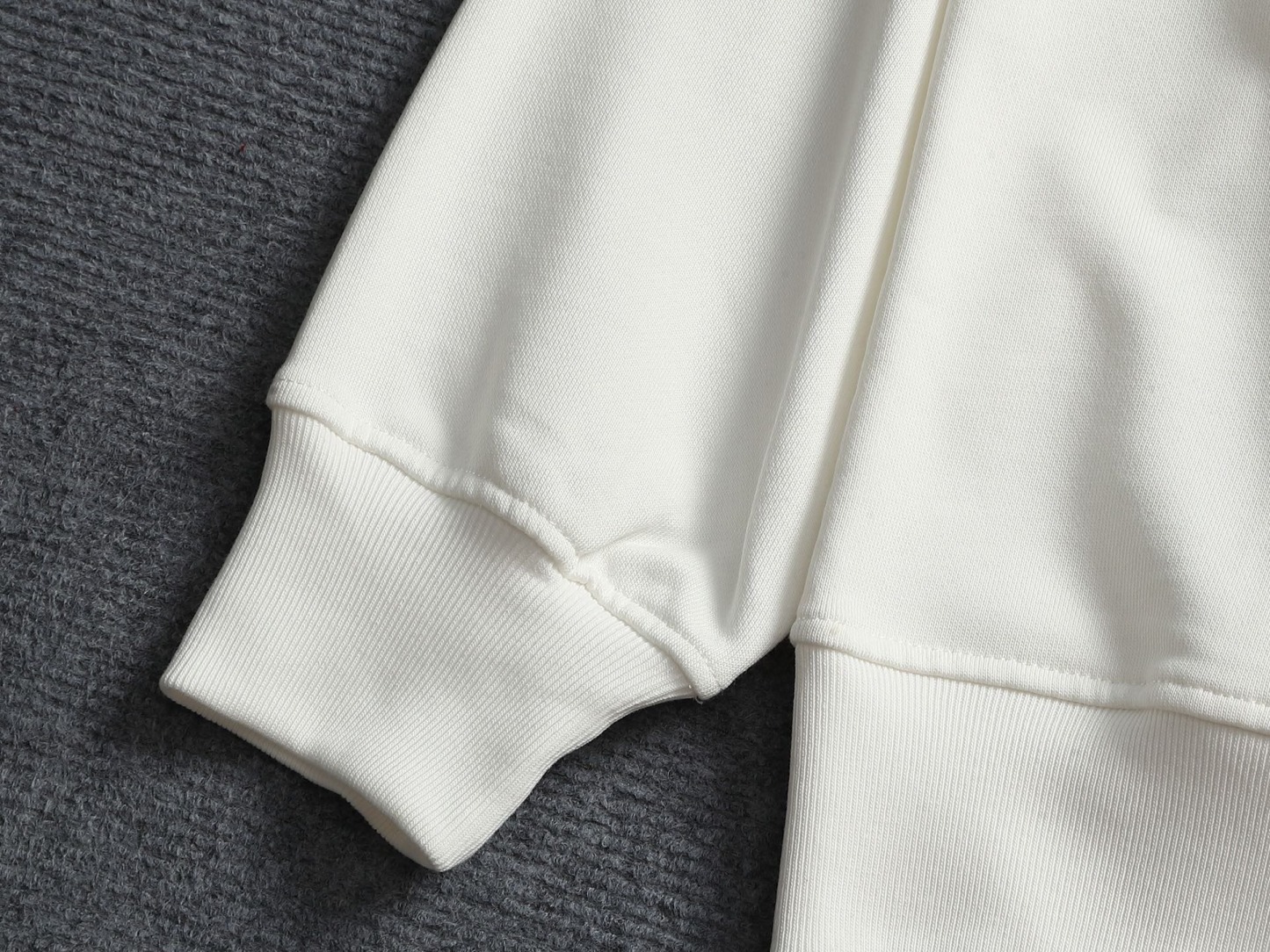 【LOUIS VUITTON】刺繍長袖 T シャツ