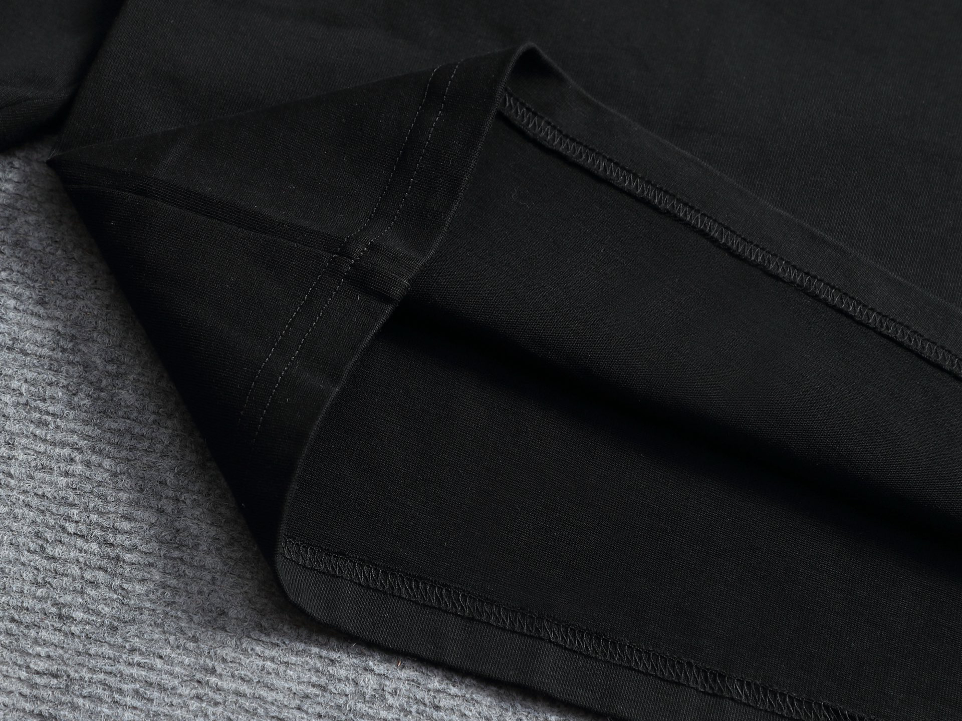 【BALENCIAGA】刺繍長袖 T シャツ