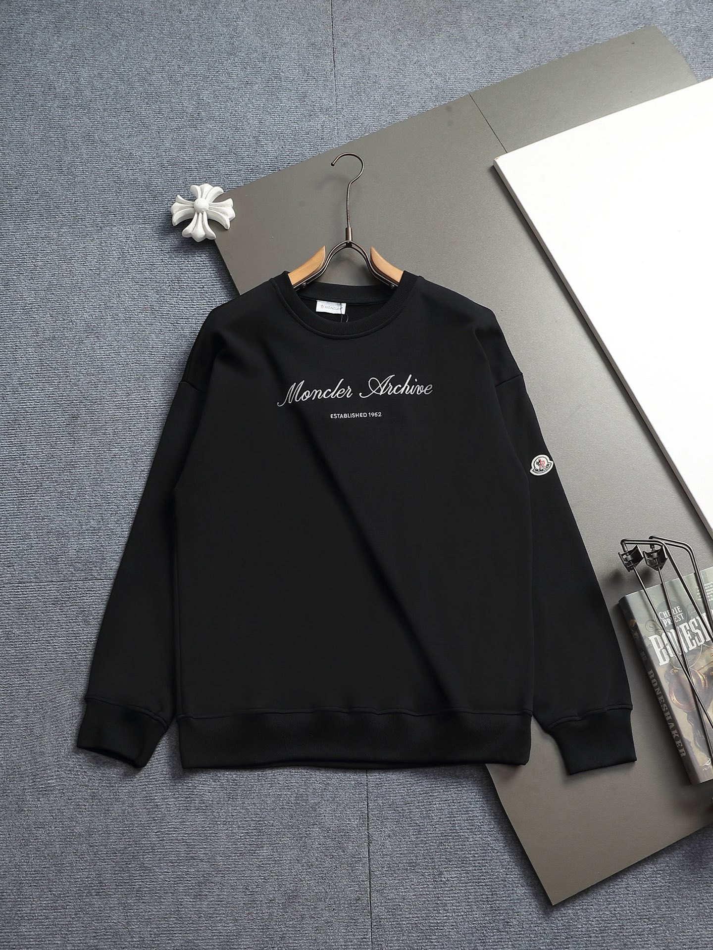 【MONCLER】刺繍長袖 T シャツ