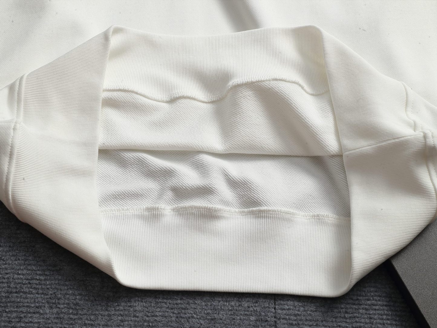 【BURBERRY】プリント長袖 T シャツ