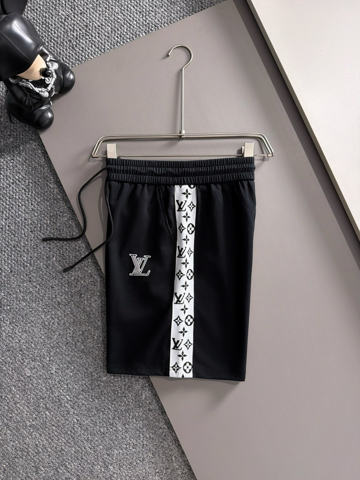 【LOUIS VUITTON】半袖T シャツショートパンツ セットアップ
