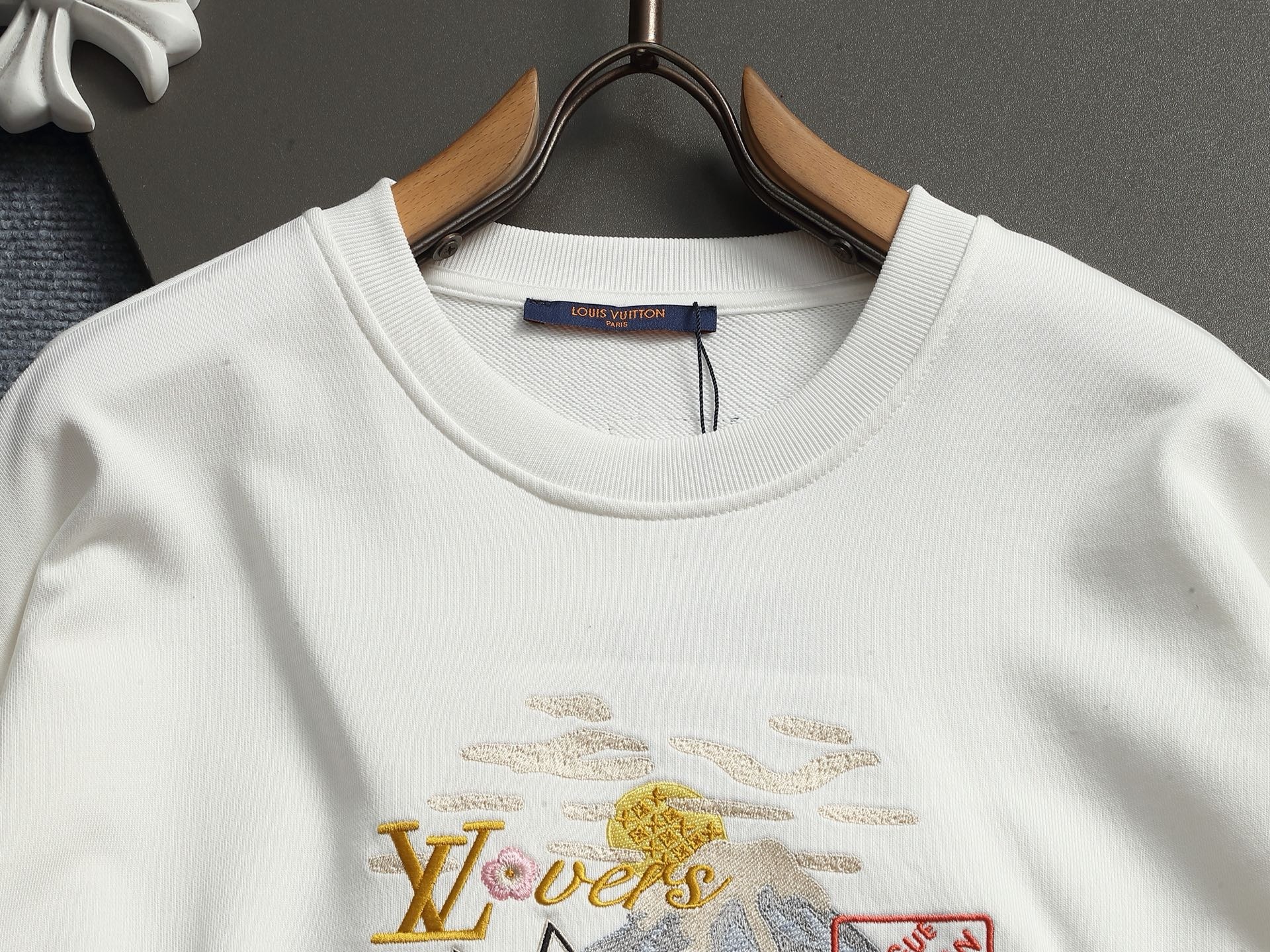 【LOUIS VUITTON】刺繍長袖 T シャツ