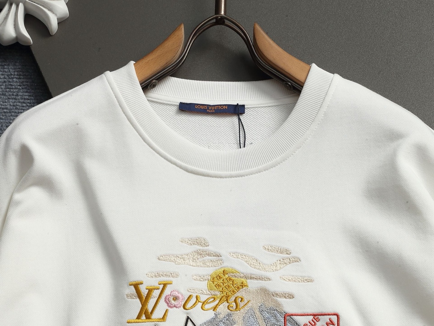 【LOUIS VUITTON】刺繍長袖 T シャツ