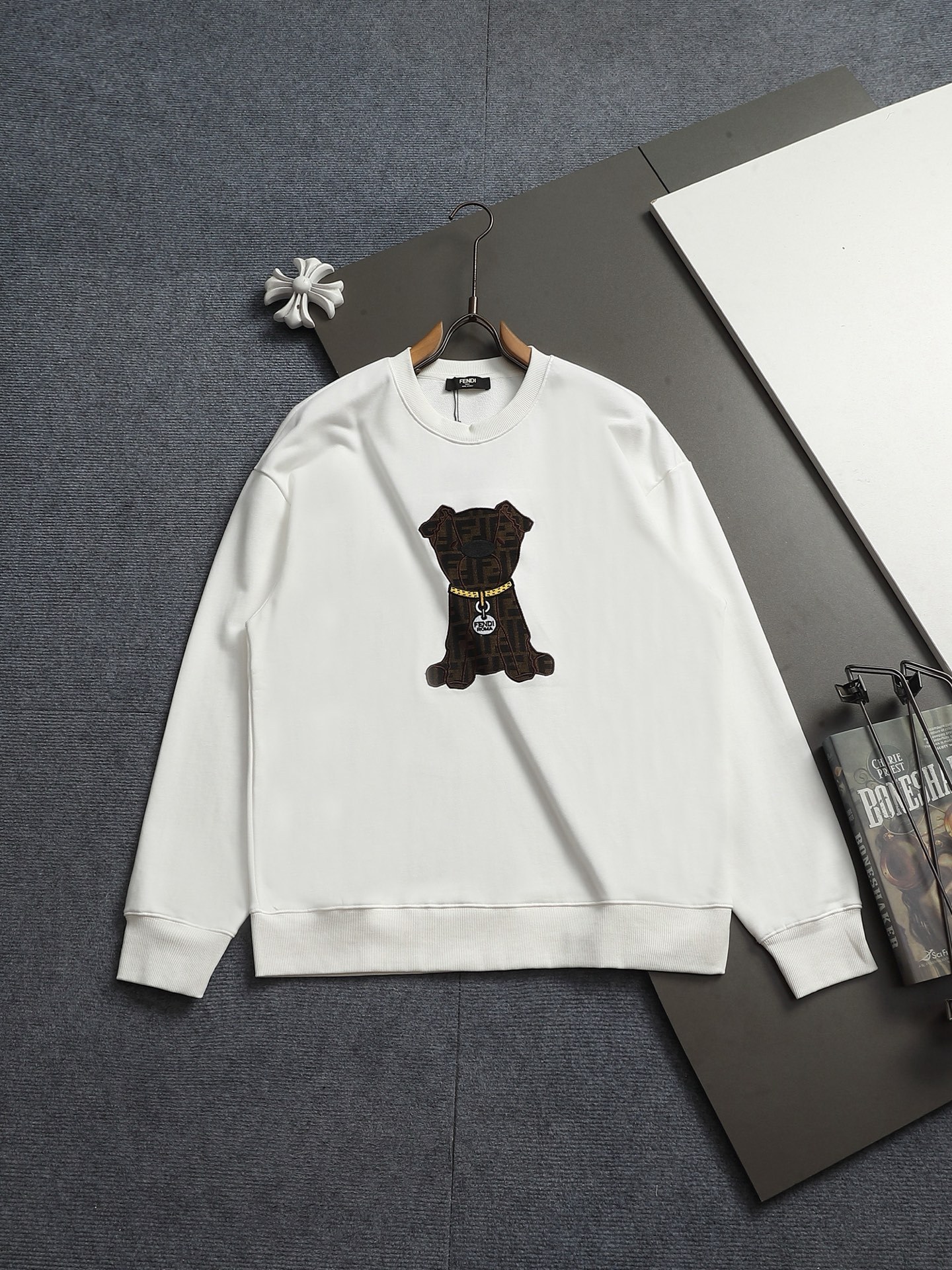 【FENDI】刺繍長袖 T シャツ