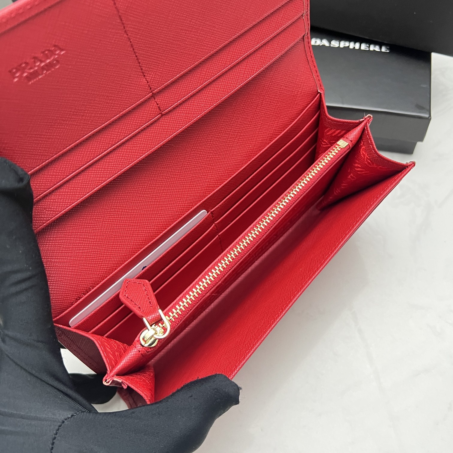 Pradaレザー コンチネンタルウォレット 財布 折財布