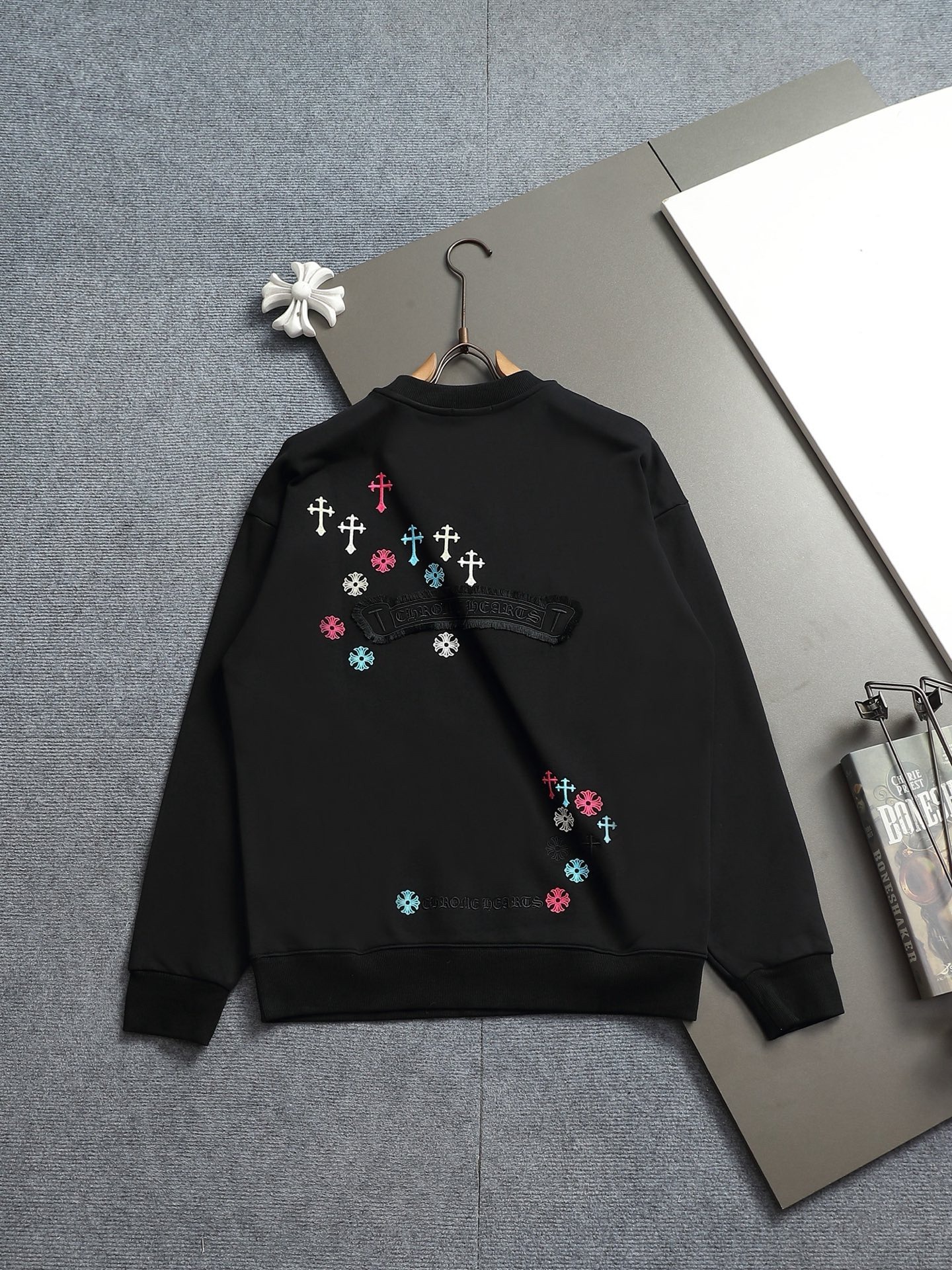 【CHROME HEARTS】刺繍長袖 T シャツ