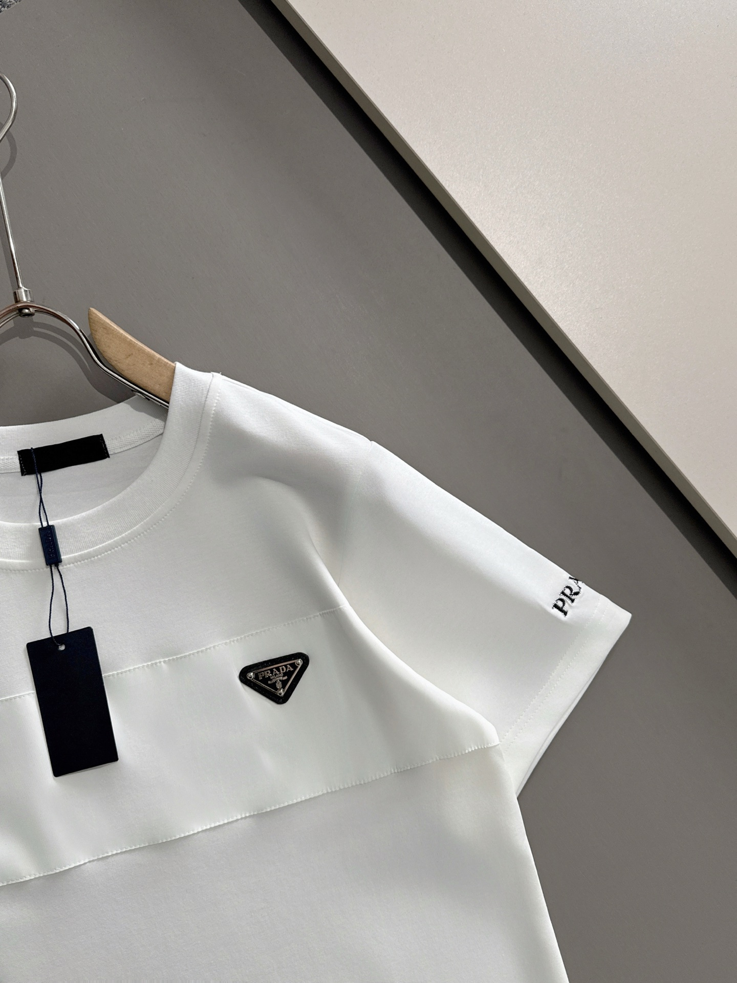 【PRADA】半袖T シャツショートパンツ セットアップ