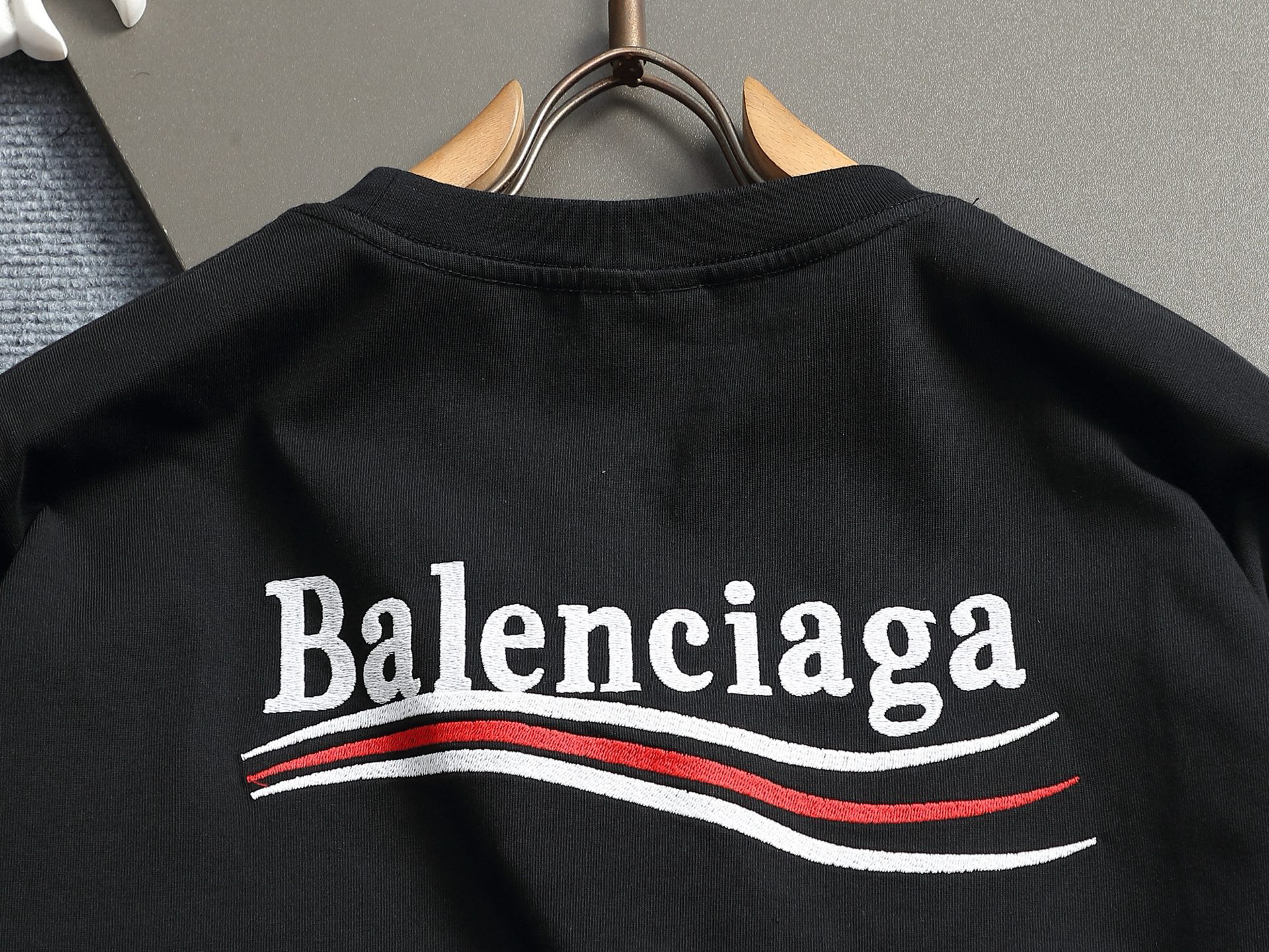 【BALENCIAGA】刺繍長袖 T シャツ