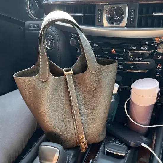 Hermes(エルメス) 限定30個！ひなたまりん様ちぴたん様ご愛用★おまけ付き 本革