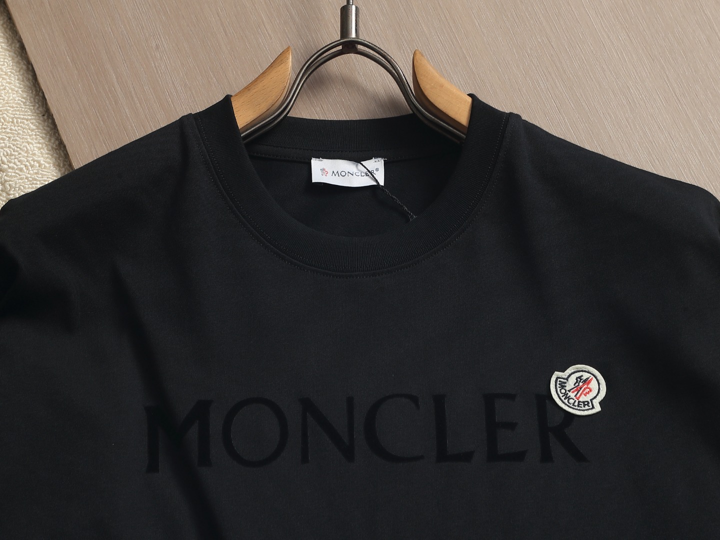 【MONCLER】プリント半袖 T シャツ