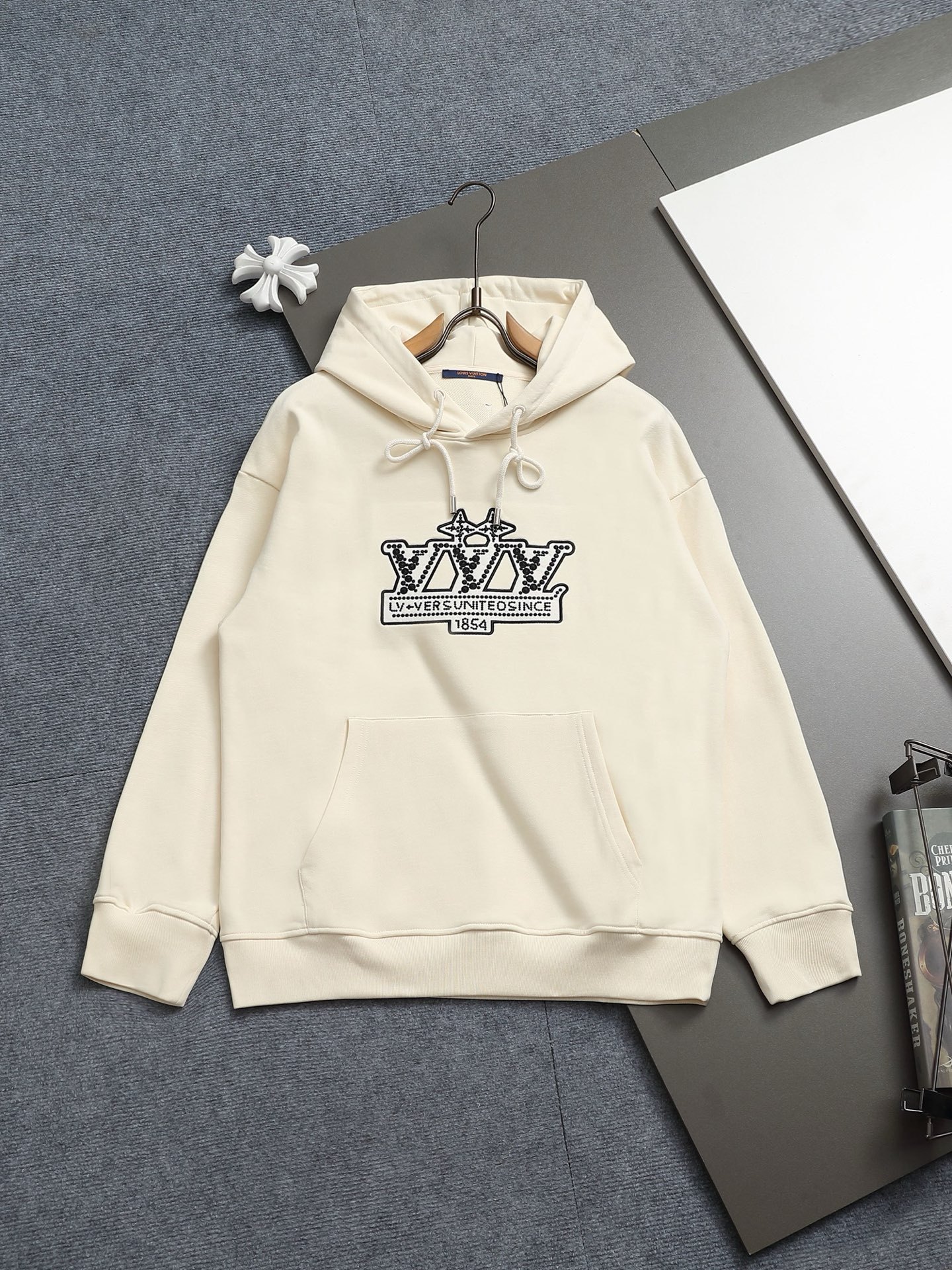 【LOUIS VUITTON】ルイヴィトン 刺繍パーカー
