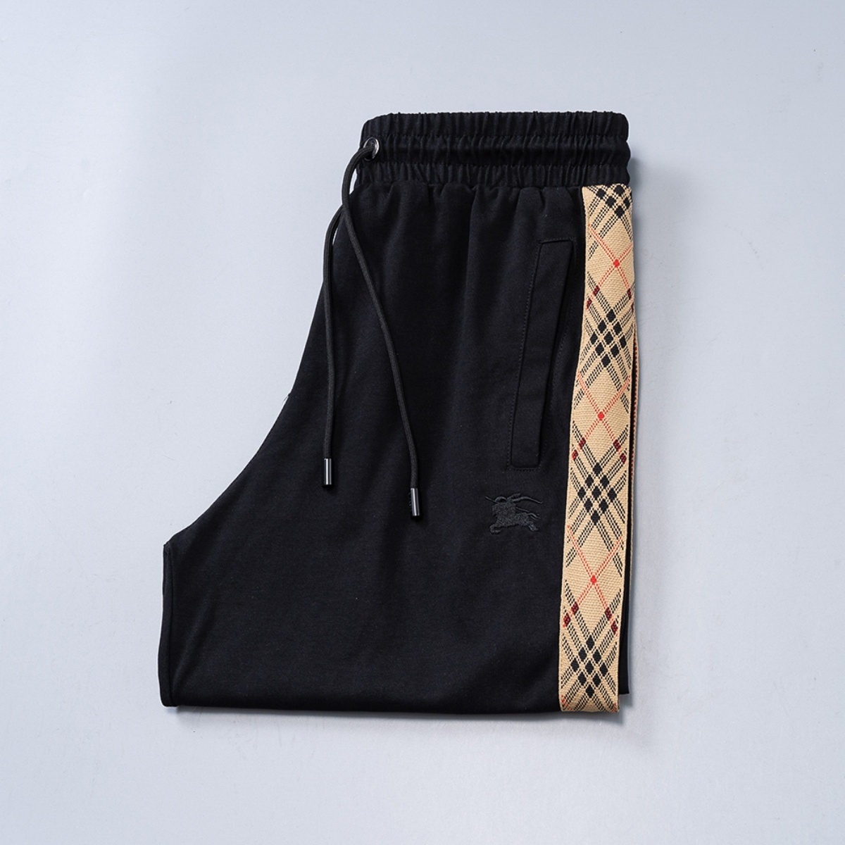 【BURBERRY】ショートパンツ