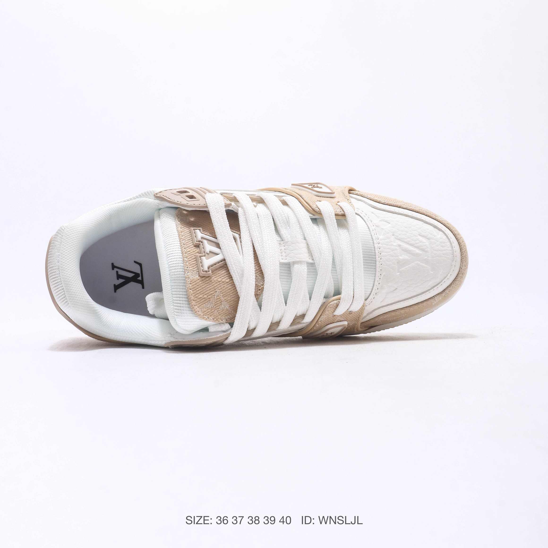 LOUIS VUITTON LV Trainer モノグラムデニム ベージュ × ホワイト