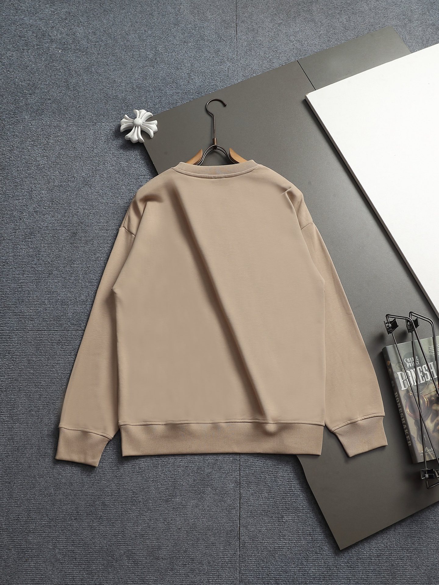 【LOEWE】刺繍長袖 T シャツ