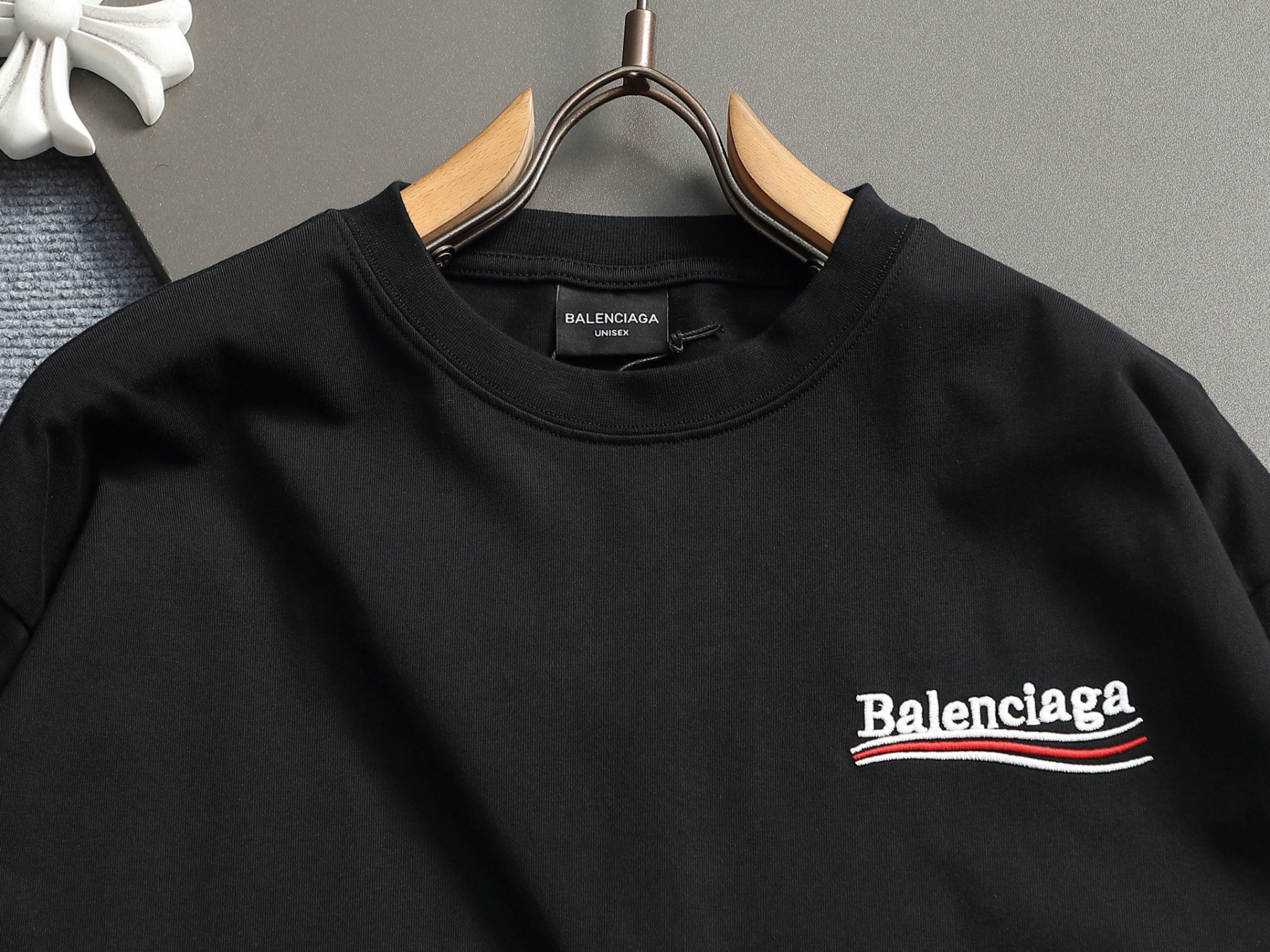 【BALENCIAGA】刺繍長袖 T シャツ