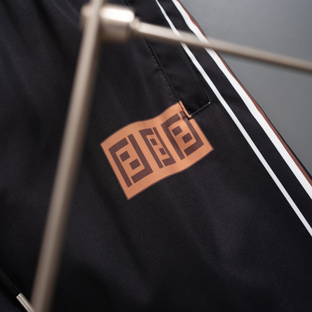 【FENDI】ショートパンツ