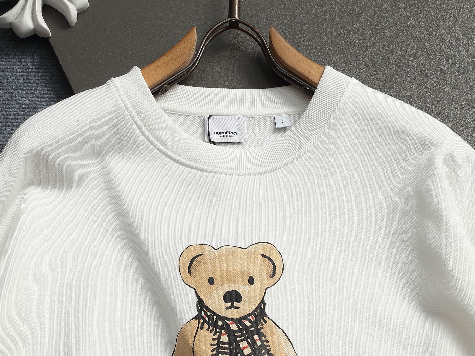 【BURBERRY】プリント長袖 T シャツ