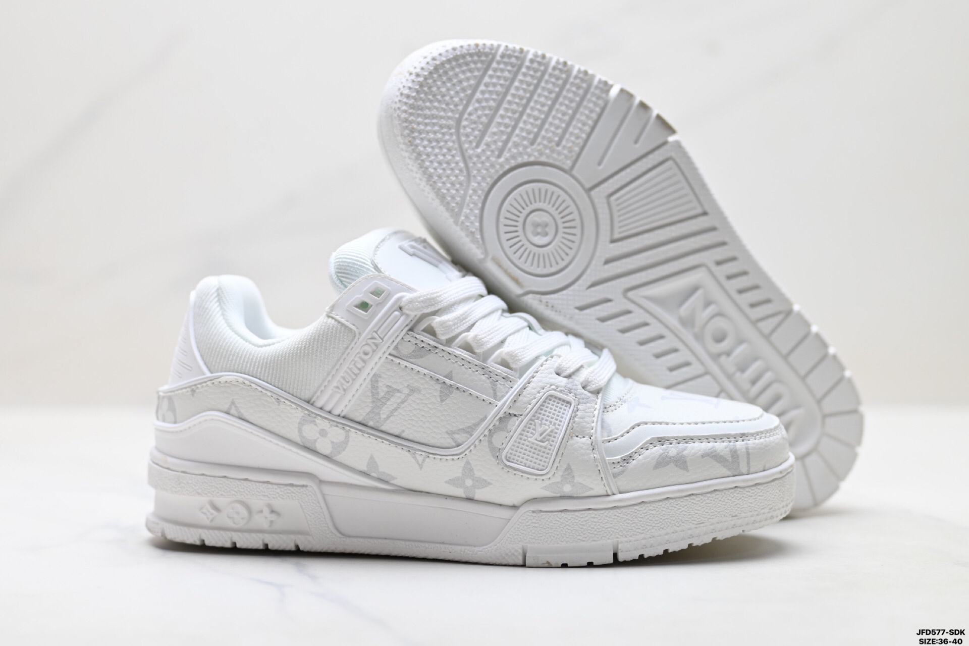 Louis Vuitton Trainer Sneaker Low スニーカー ホワイトモノグラム レザー