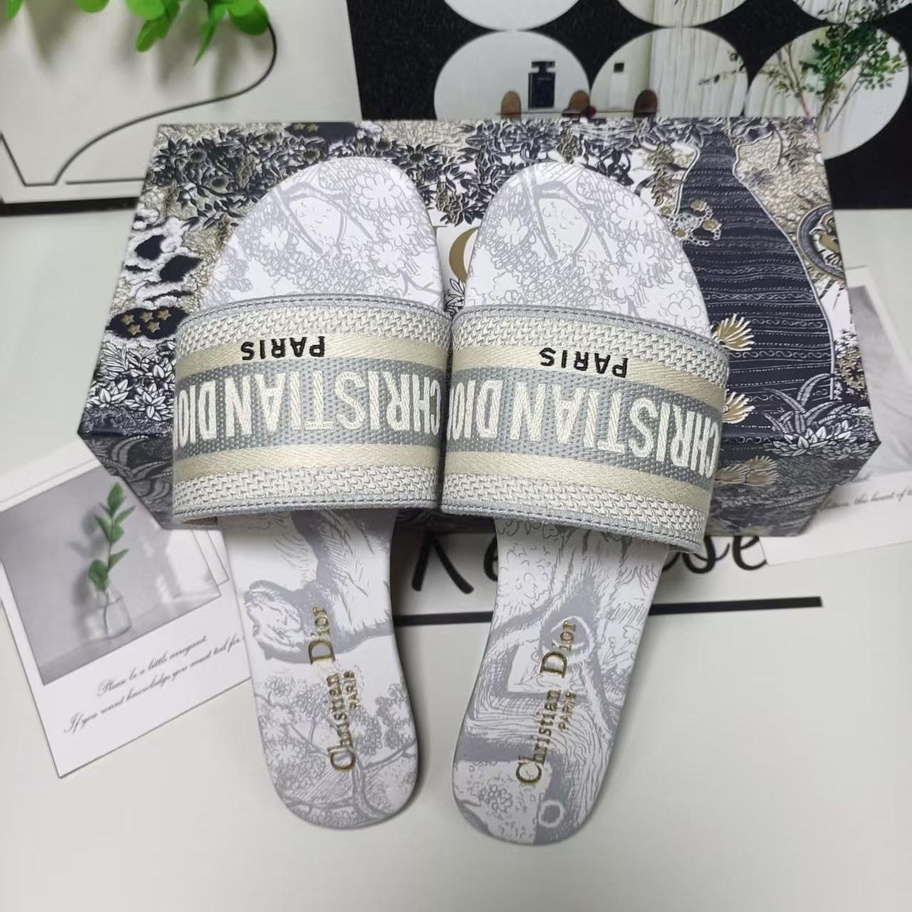 DIOR 人気サンダル