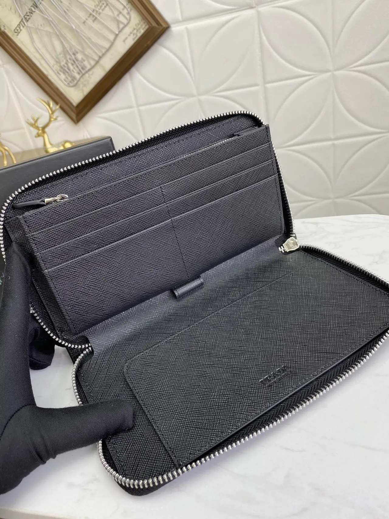 PRADA（プラダ） 財布 21x12cm