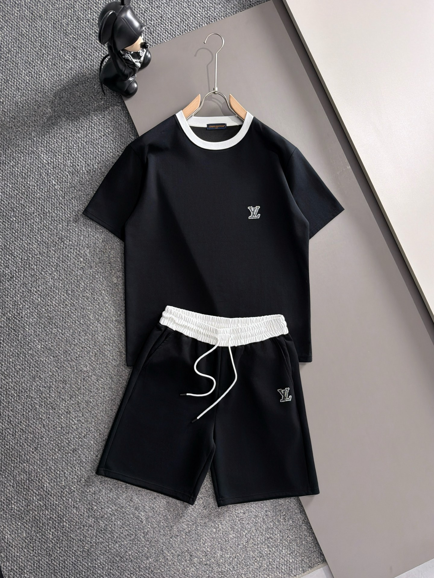 【LOUIS VUITTON】半袖T シャツショートパンツ セットアップ