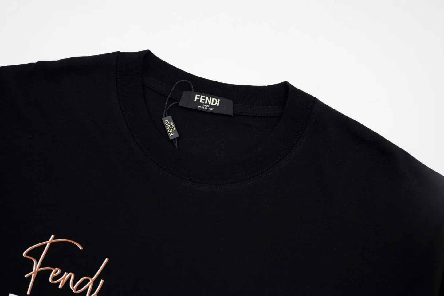 【FENDI 公式旗艦店】フェンディ Tシャツご好評に付き再入荷！