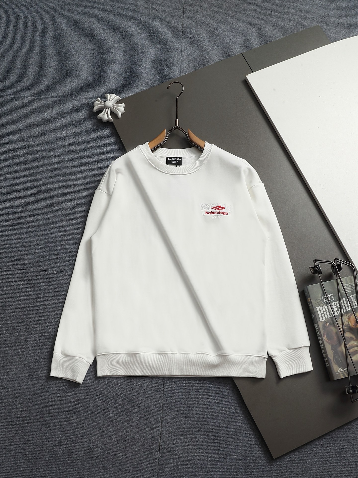 【BALENCIAGA】刺繍長袖 T シャツ