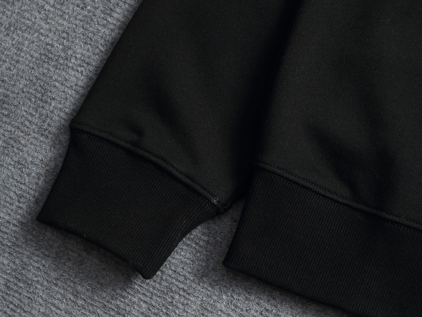 【LOUIS VUITTON】刺繍長袖 T シャツ