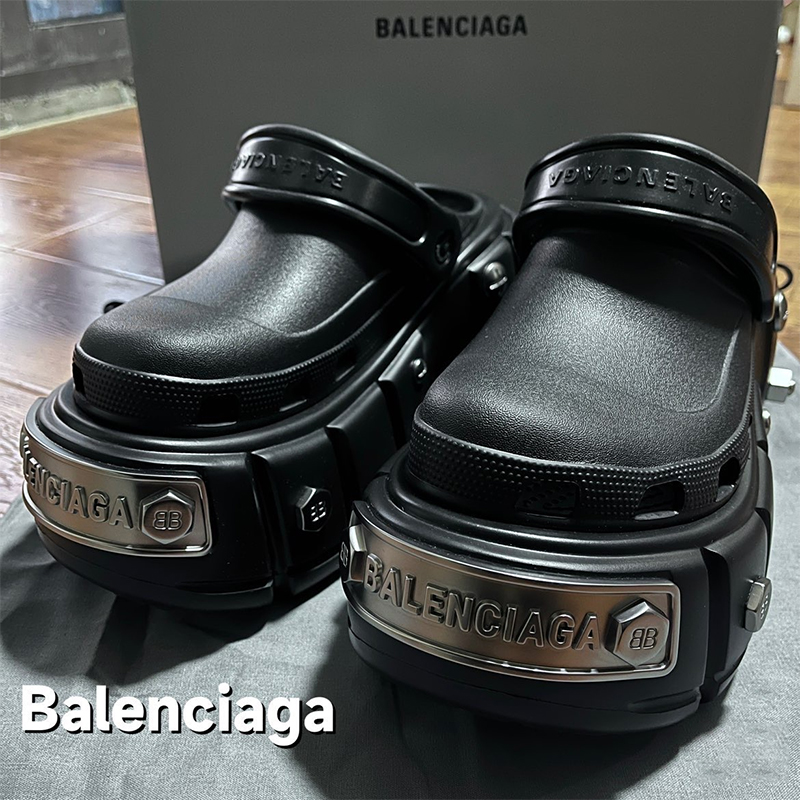 【BALENCIAGA 海外ブランド直営店】*HOT*男の子も女の子も着られます HARDCROCS™ ミュール