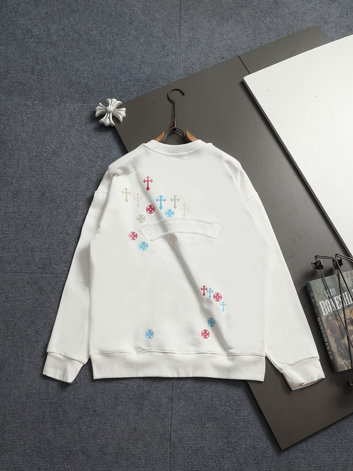 【CHROME HEARTS】刺繍長袖 T シャツ