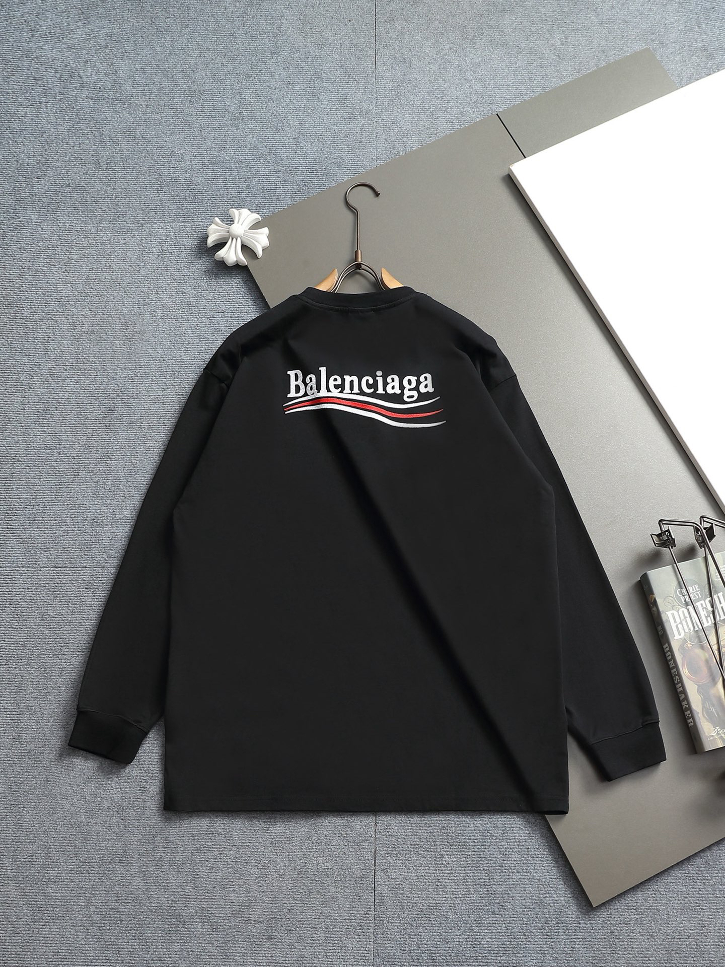 【BALENCIAGA】刺繍長袖 T シャツ