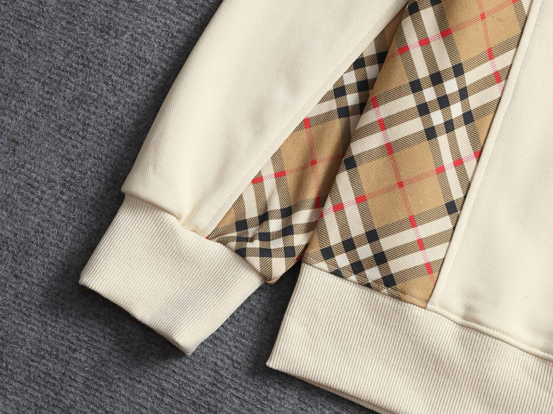 【BURBERRY】長袖 T シャツ
