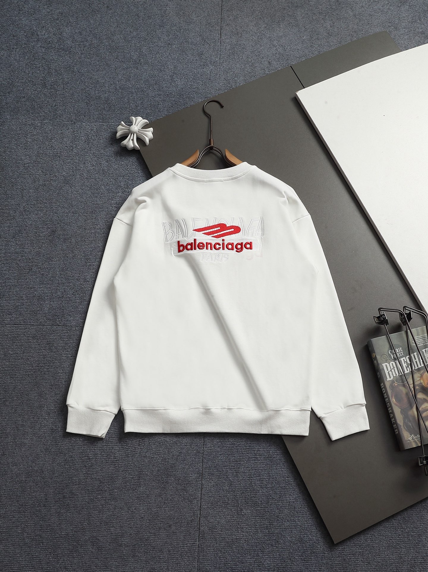 【BALENCIAGA】刺繍長袖 T シャツ