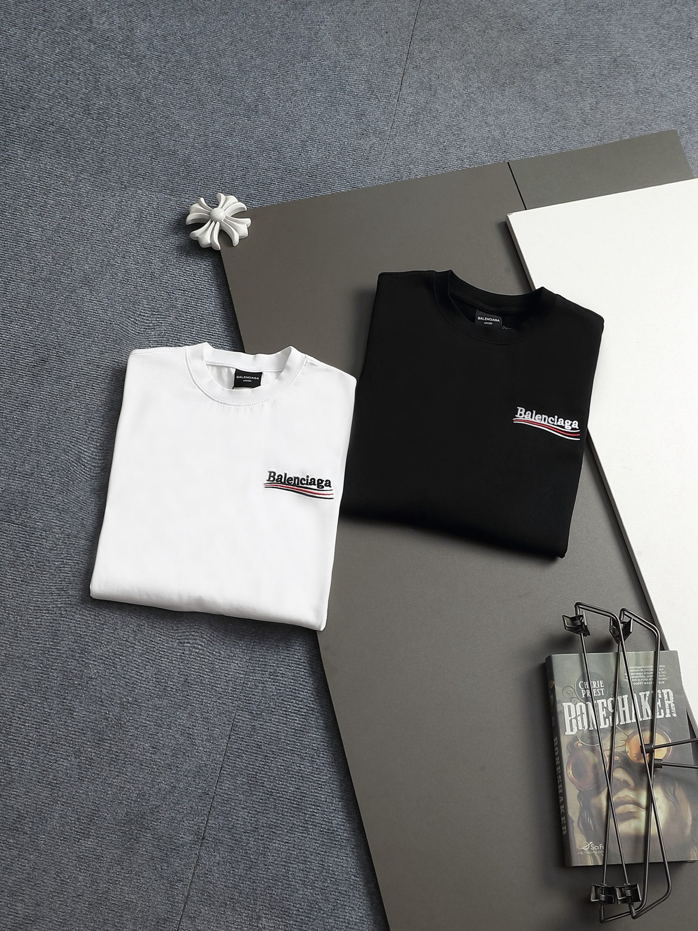 【BALENCIAGA】刺繍長袖 T シャツ