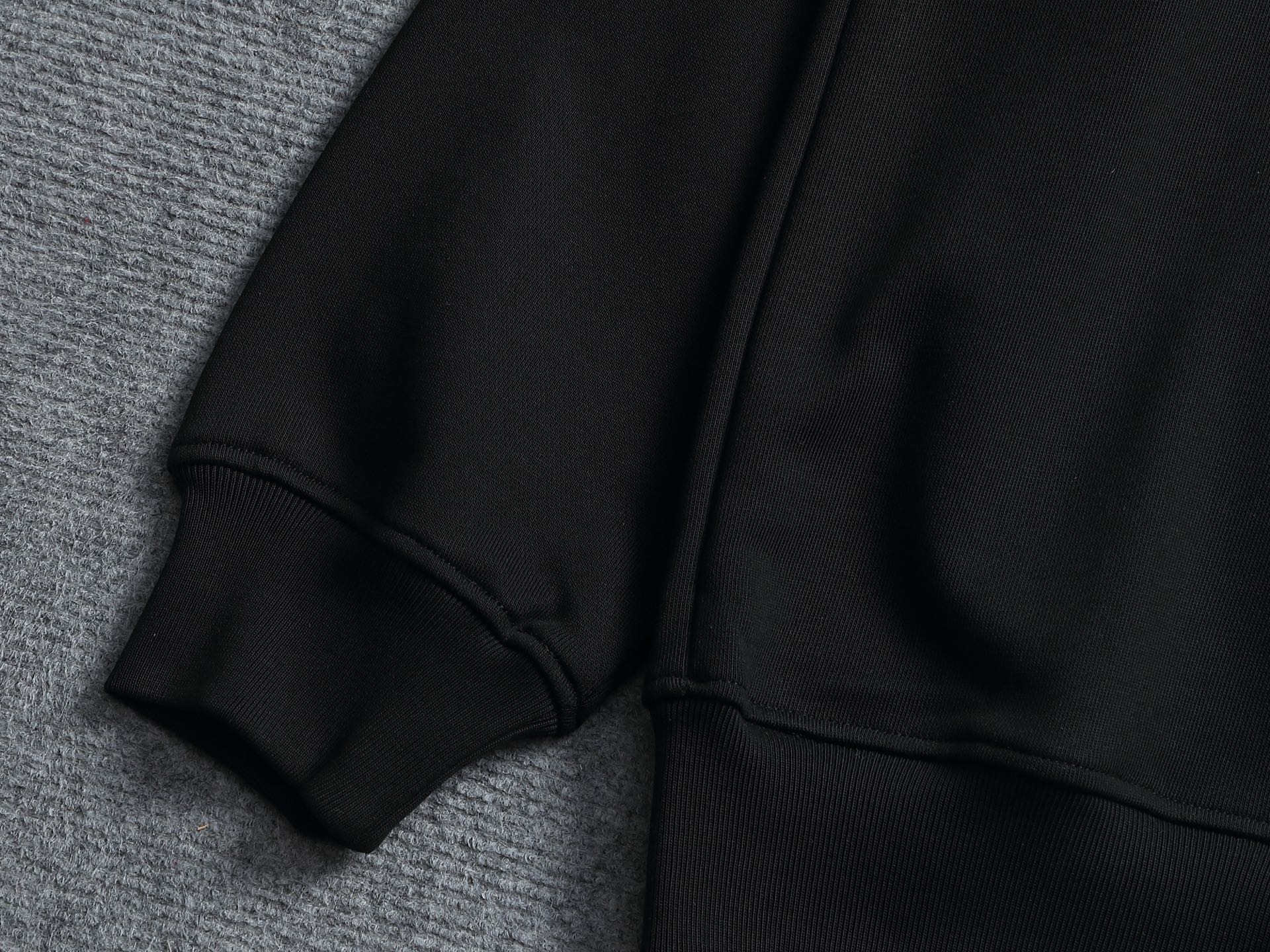 【MONCLER】刺繍長袖 T シャツ