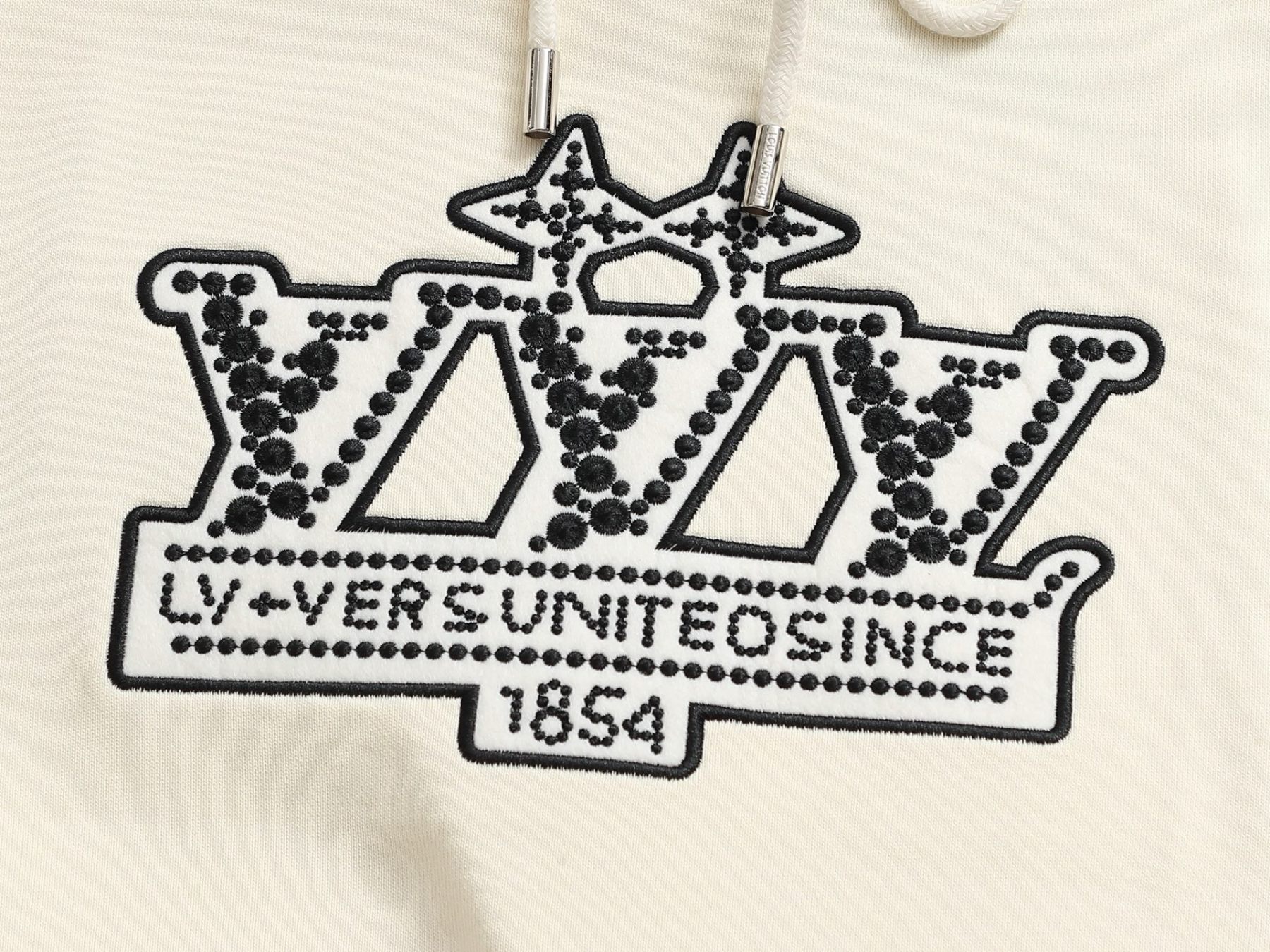 【LOUIS VUITTON】ルイヴィトン 刺繍パーカー