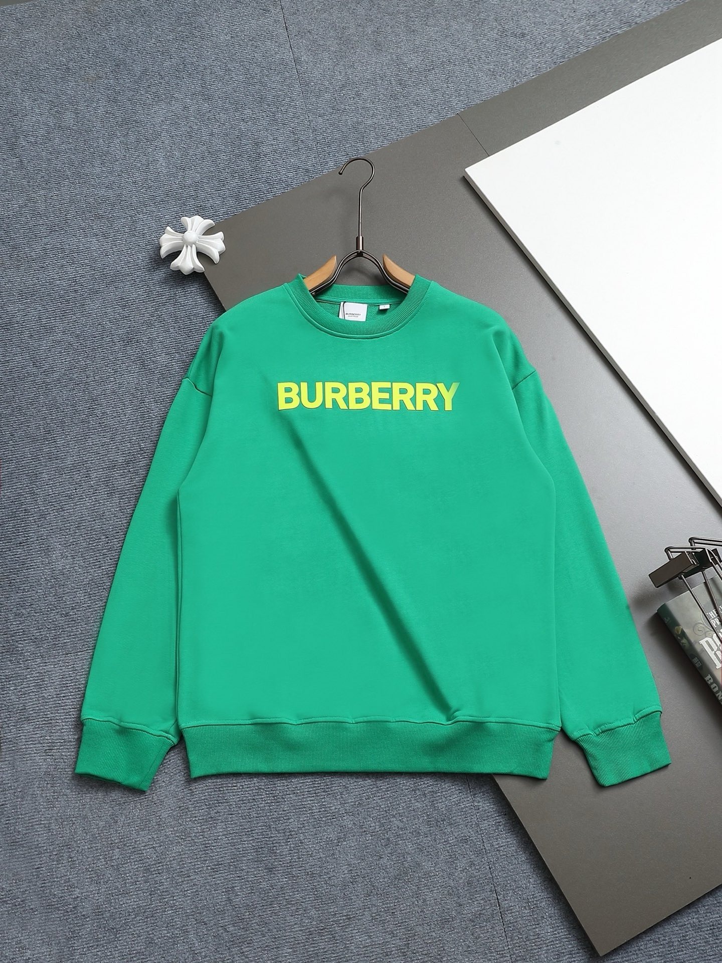 【BURBERRY】プリント長袖 T シャツ