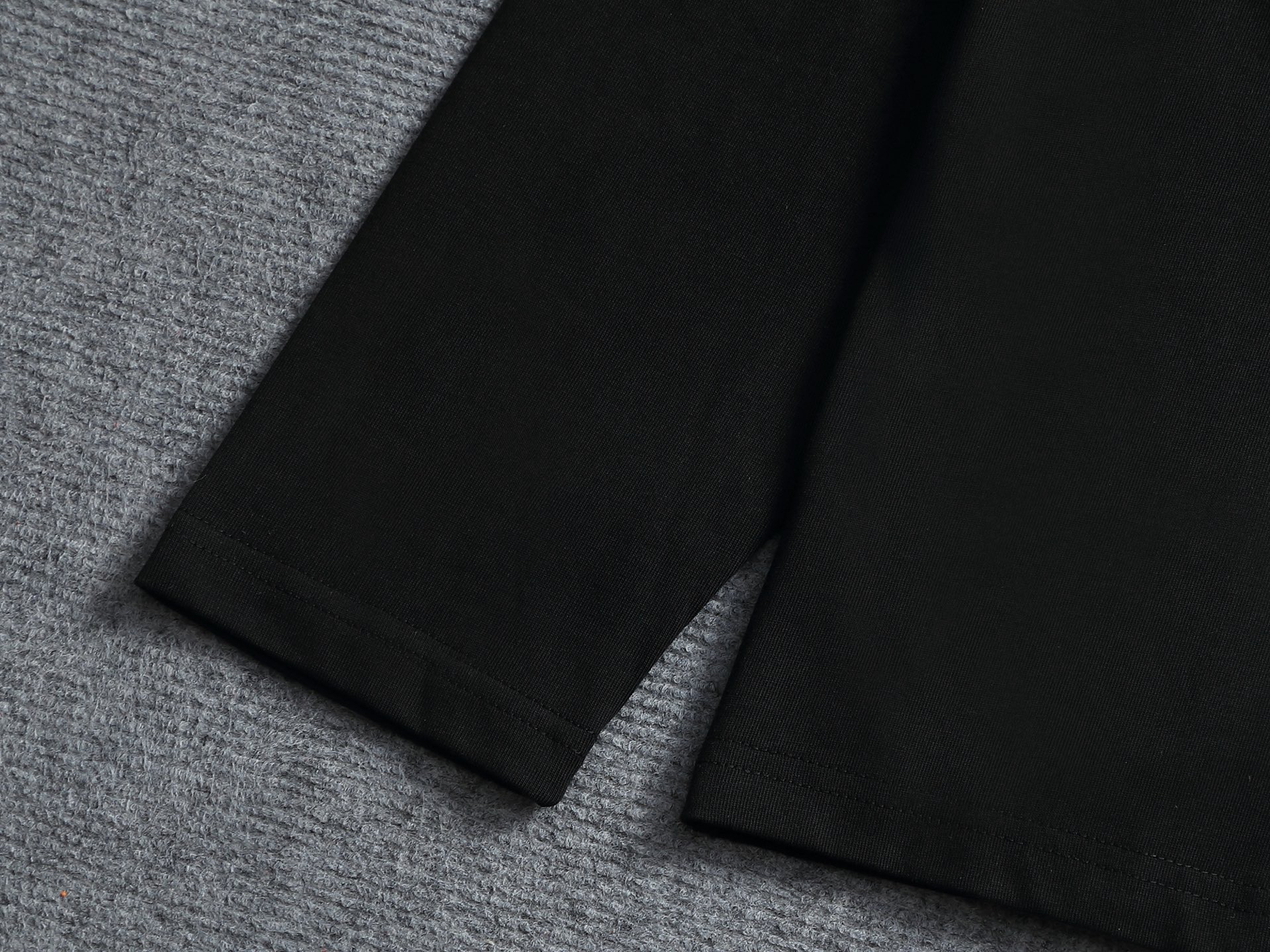 【LOUIS VUITTON】刺繍長袖 T シャツ