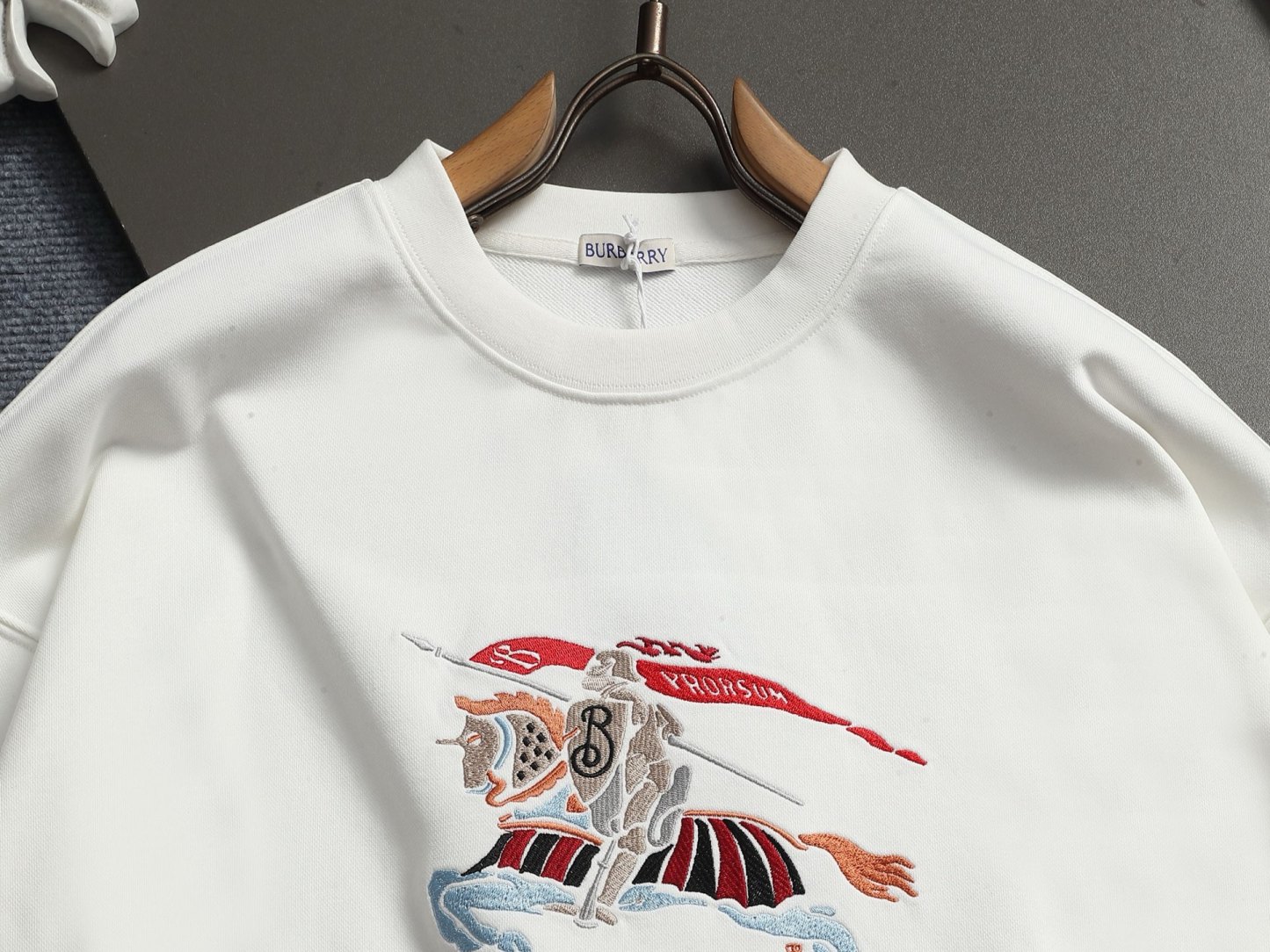 【BURBERRY】刺繍長袖 T シャツ